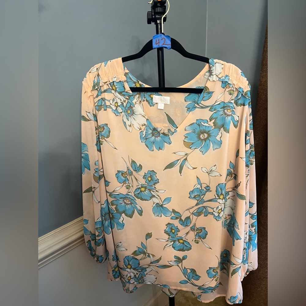 Belle Kim‎ gravel Cream and Blue Floral Blouse plus